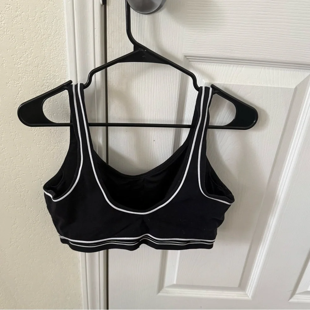 ALO Yoga Black and White Trim Sports Bra - Picture 2 of 2